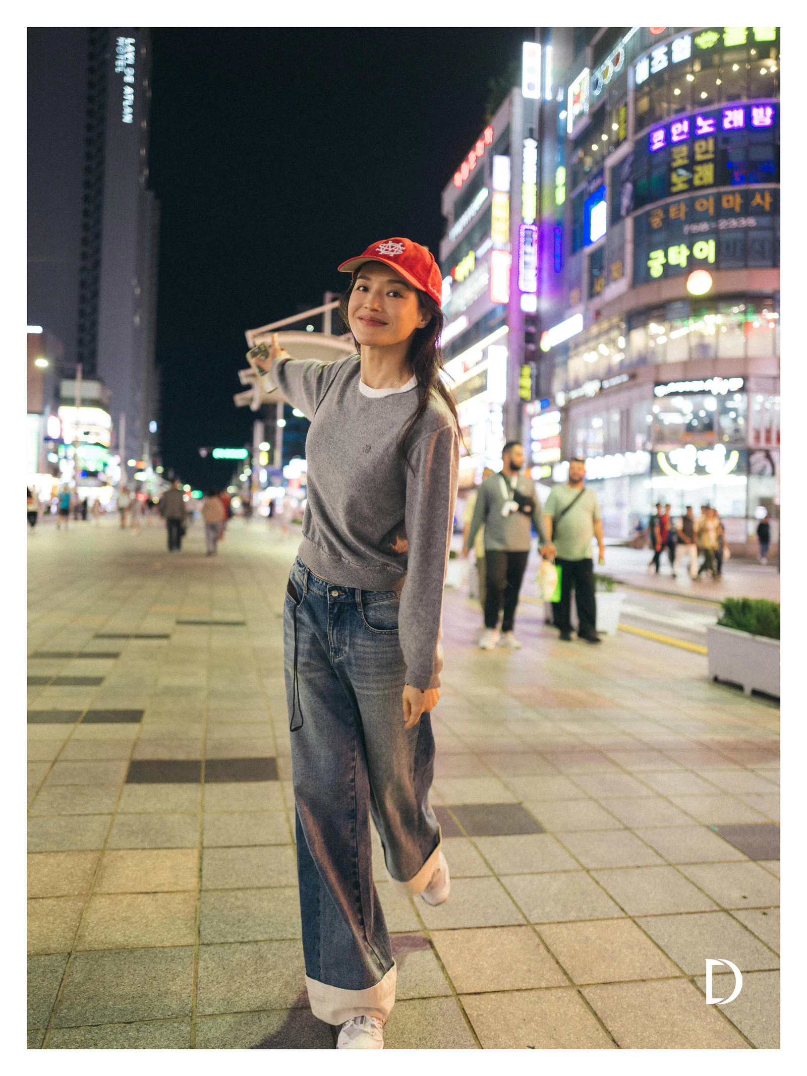 Effortlessly Casual: Gray Sweater, Wide-Leg Denim & Red Cap Street Style