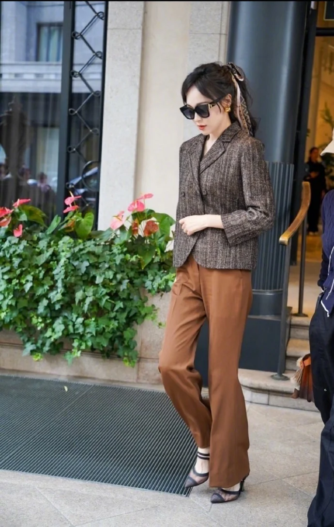 Chic Brown Blazer and Trousers: A Sophisticated Earthy Ensemble