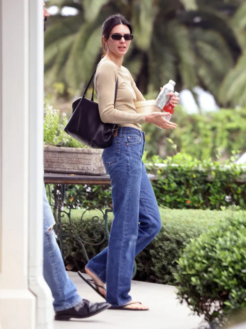 Casual Chic: Beige Top and High-Waisted Blue Jeans with Stylish Accessories