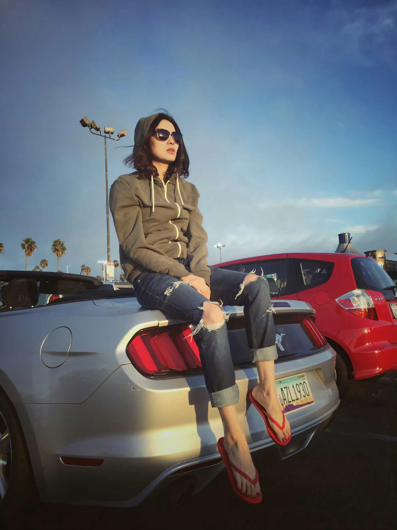 Casual Urban Style with Hoodie and Ripped Jeans for a Relaxed Day Out