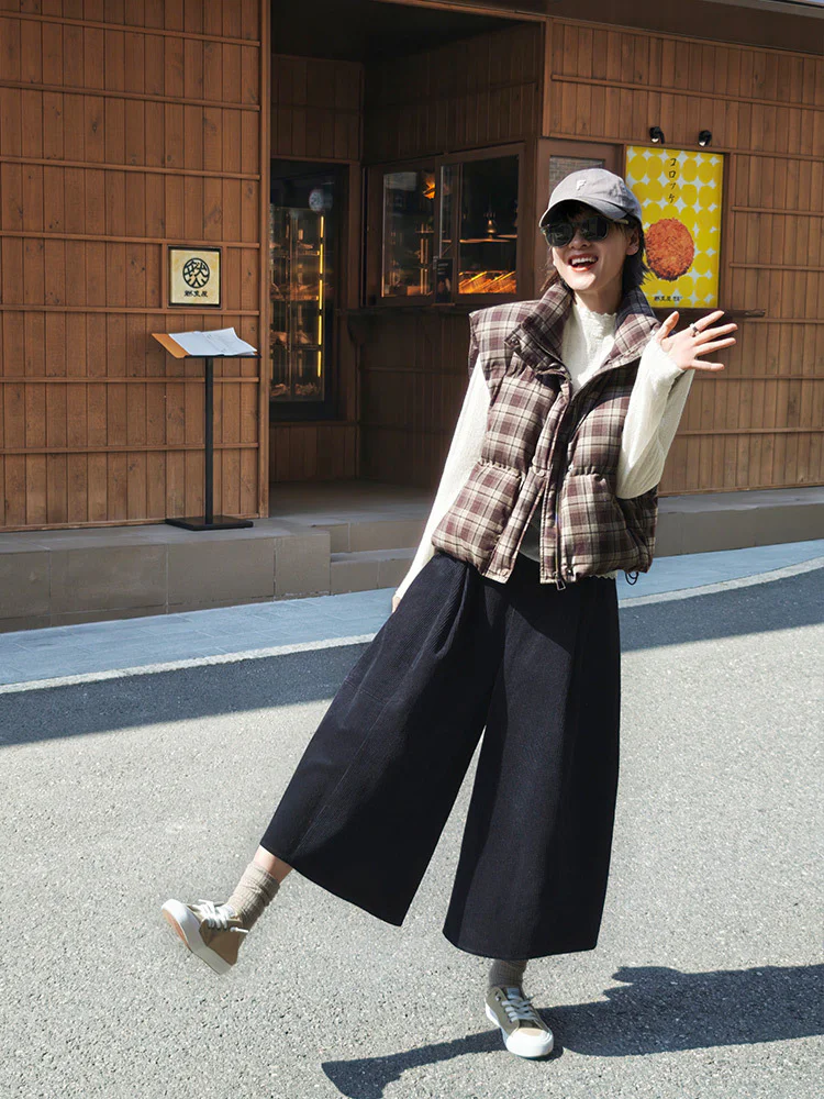 Casual Chic in Plaid Vest and Wide-Leg Pants with Sporty Accessories