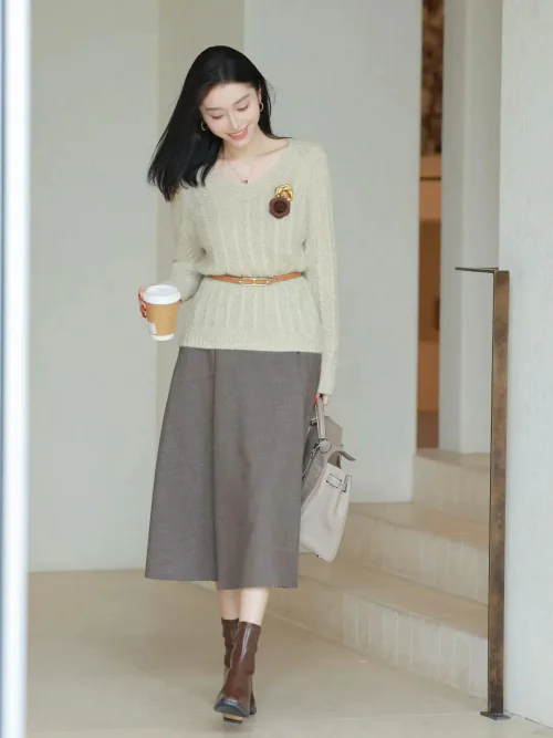 Elegant Smart-Casual Look with Textured Sweater and Wide-Leg Pants