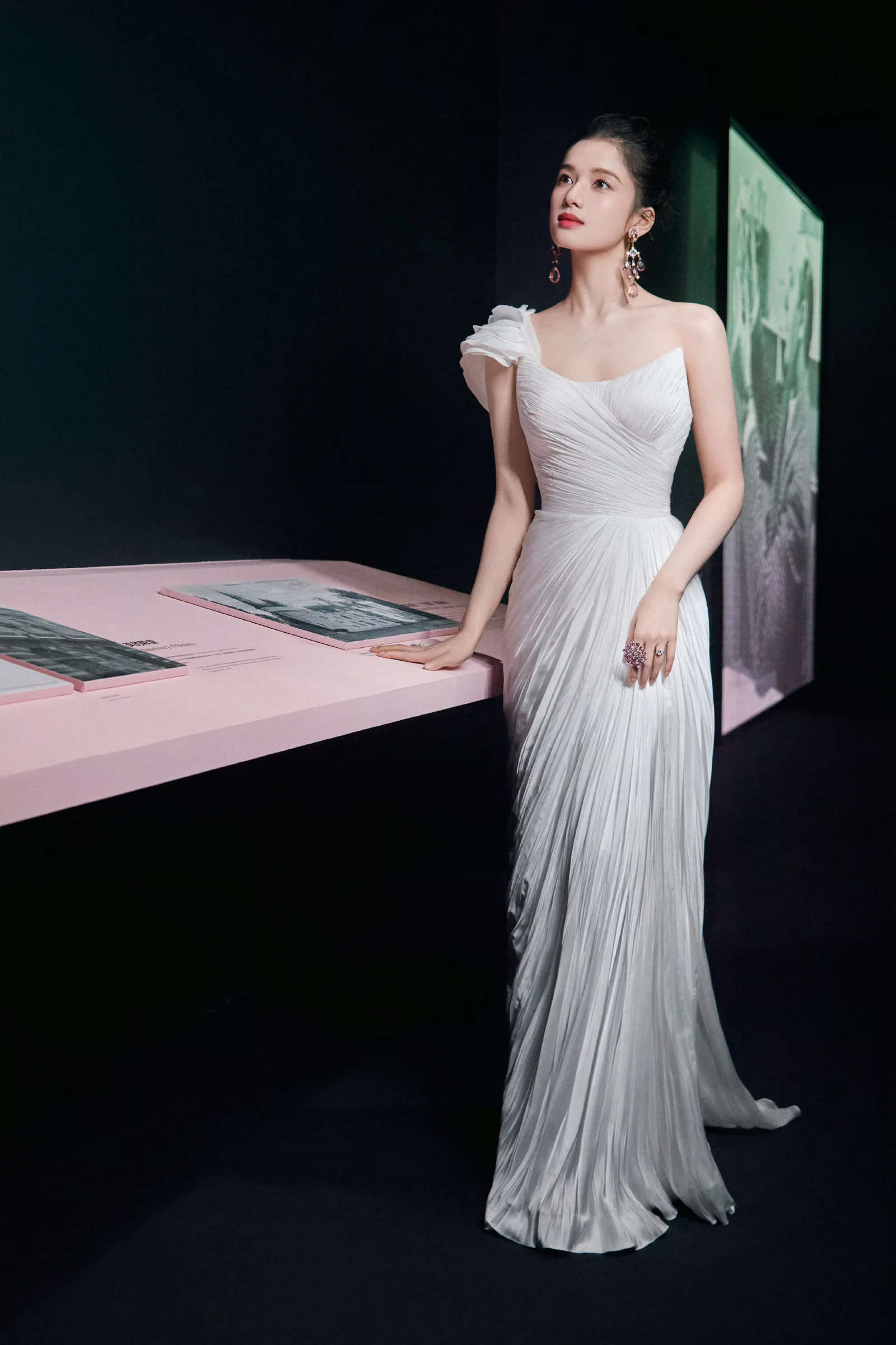Elegant White One-Shoulder Gown with Pleated Details for Evening Wear
