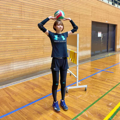 姫子OOTD(Ins: himeko_matsu_). Black and Teal Athletic Outfit with Functional Sporty Accents for Indoor Activities
