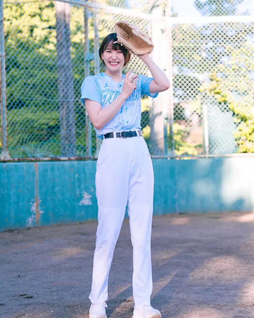 Casual Chic: Light Blue T-Shirt and White Pants with a Black Belt