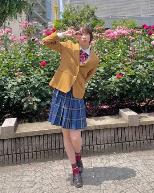 姫子OOTD(Ins: himeko_matsu_). Classic Academic Style with Mustard Blazer and Blue Plaid Skirt