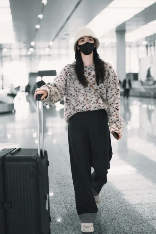 Casual Travel Style with Knitted Sweater, Wide-Leg Trousers, and Bucket Hat