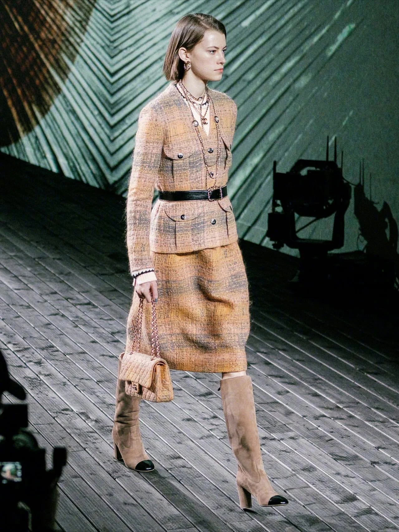 Elegant Plaid Suit with Knee-High Boots: A Sophisticated Fall Ensemble