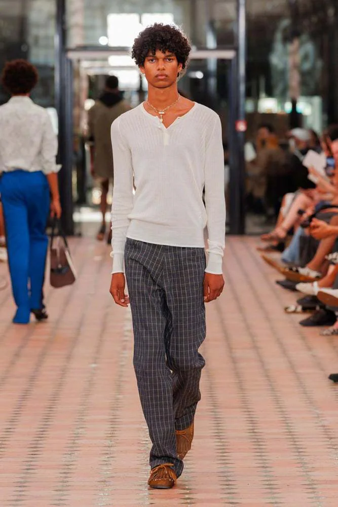 Elegant Smart-Casual Look with White Sweater and Plaid Trousers