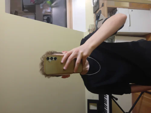 Minimalist Black Ensemble Fails to Impress: A Monochrome Miss