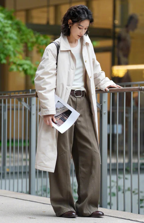 Effortlessly Chic Outfit with Cream Coat and Wide-Leg Brown Pants for a Sophisticated Style