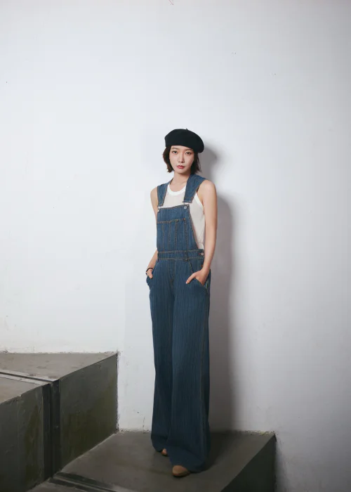 Effortlessly Chic in Wide-Leg Denim Overalls and Classic Beret