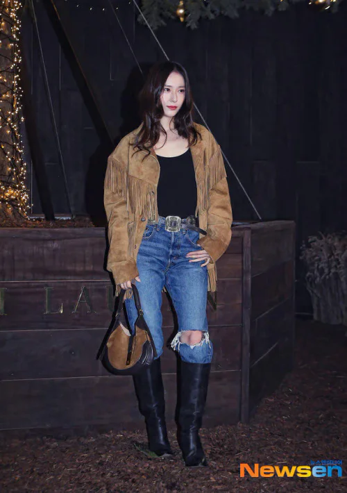 Chic Western Style: Suede Fringe Jacket, Distressed Jeans, and Black Boots Ensemble