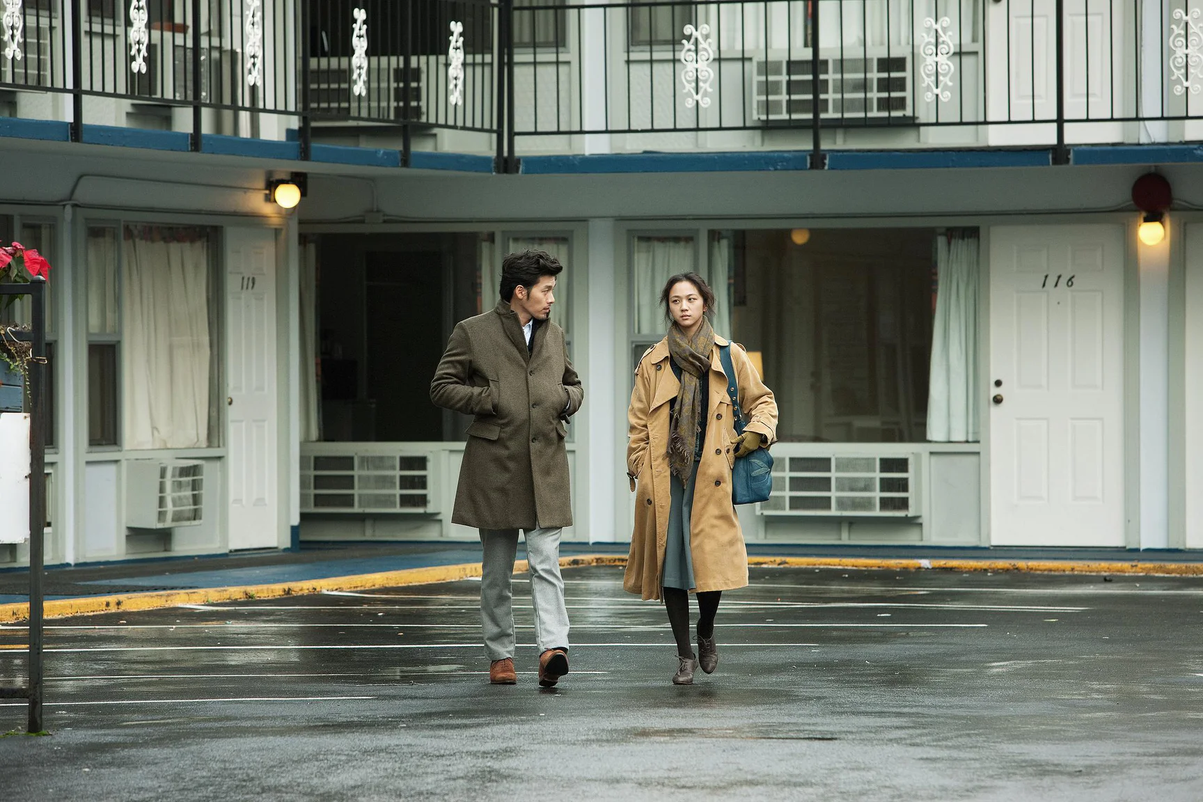 Timeless Neutral Coats with Stylish Contrast and Practical Accessories