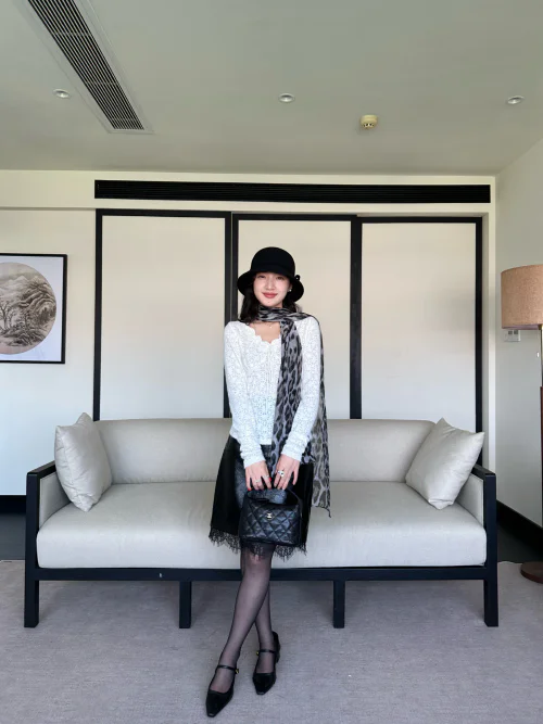 Classic Black and White Outfit with Vintage Accessories and Quilted Handbag