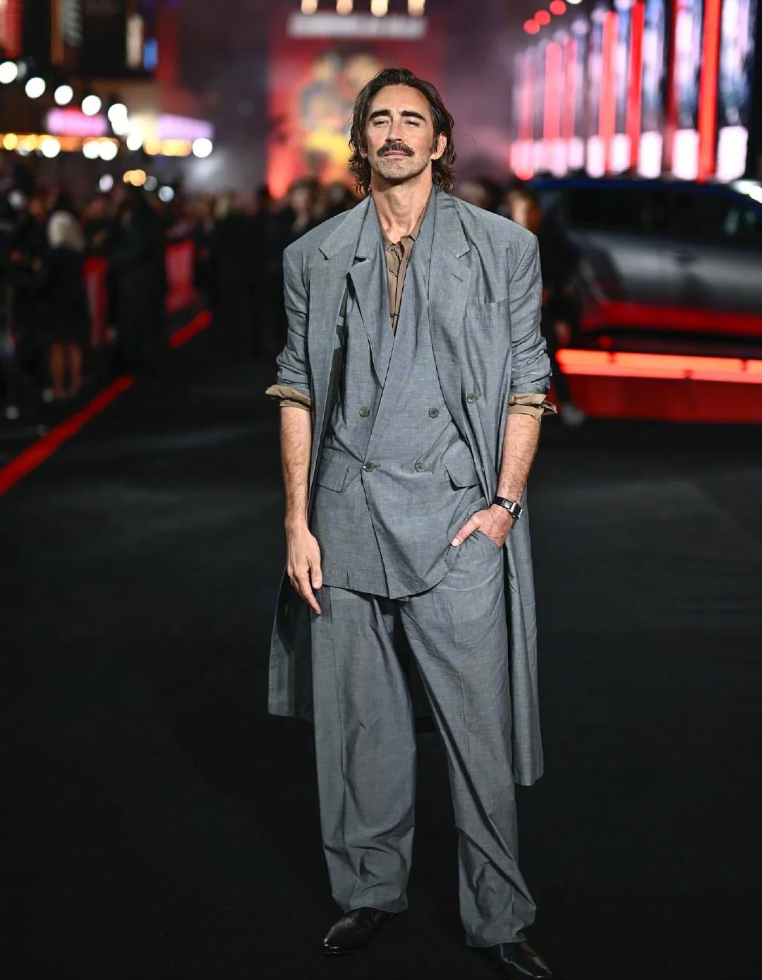 Lee Pace. Relaxed Grey Monochrome Suit With Oversized Coat: An Elegant Tailoring Twist