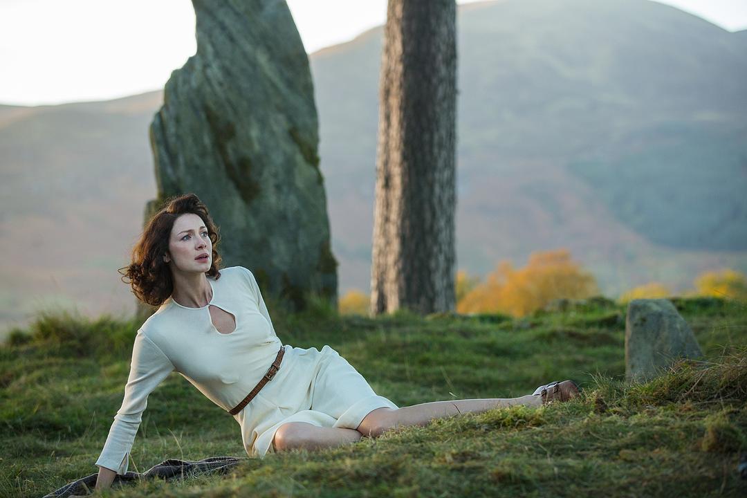 Claire’s outfits in Outlander are incredibly stylish and refined.