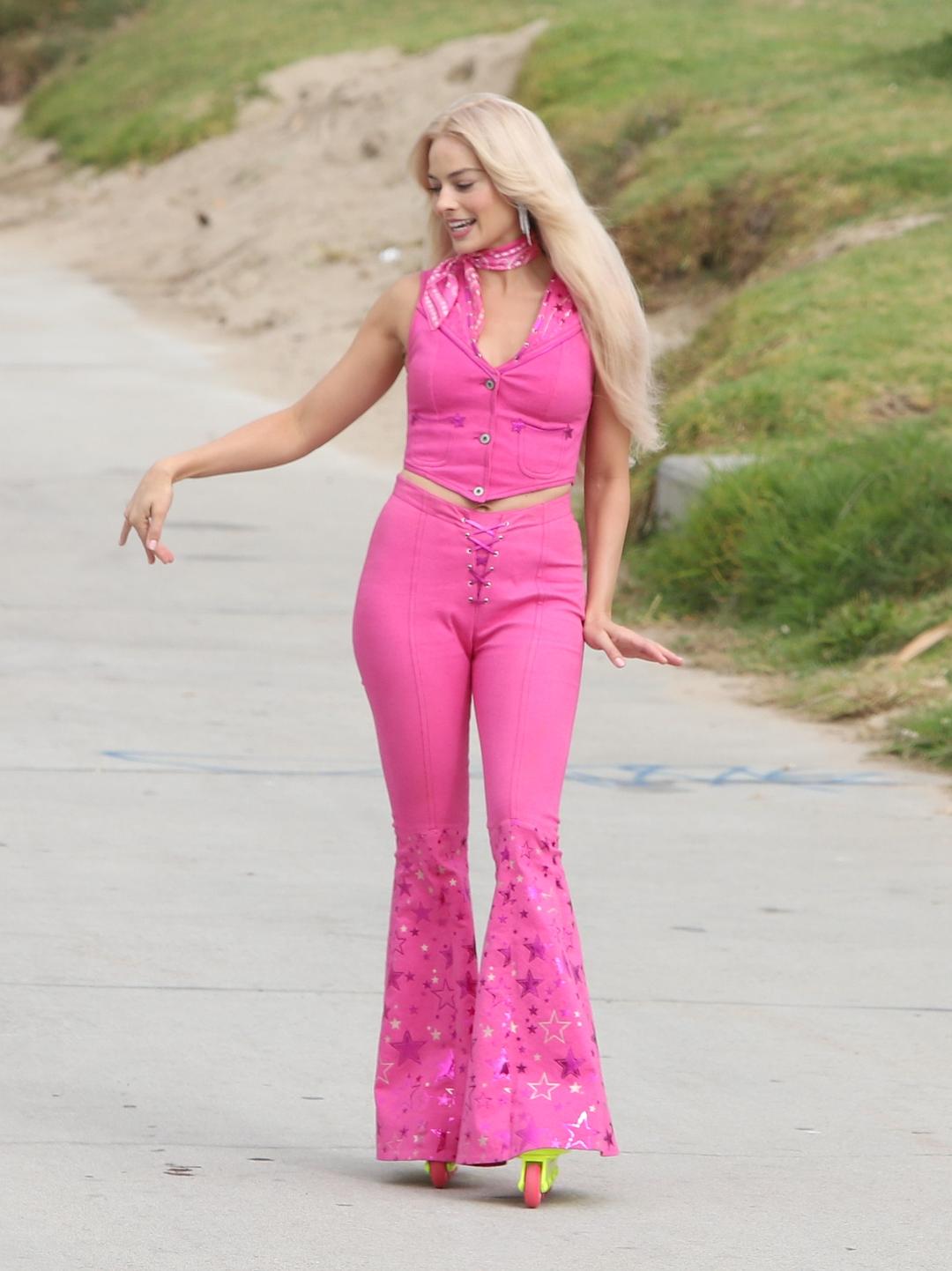 Let's see how AI rates the Barbie cowgirl outfit.