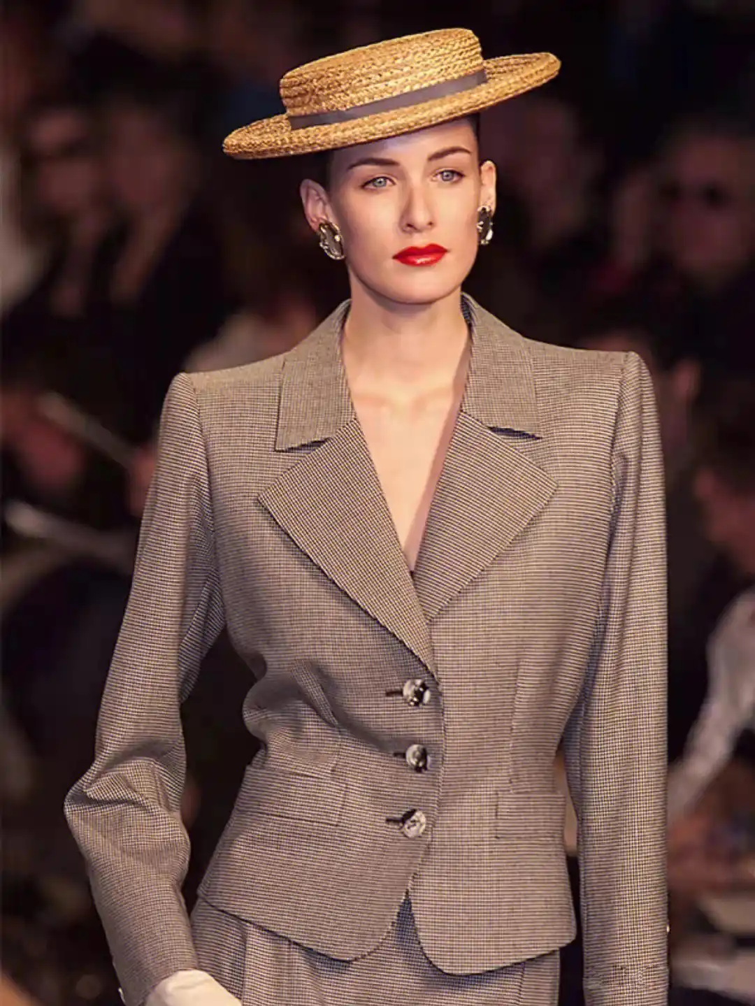 How does AI rate the 90s outfits of suit style?
