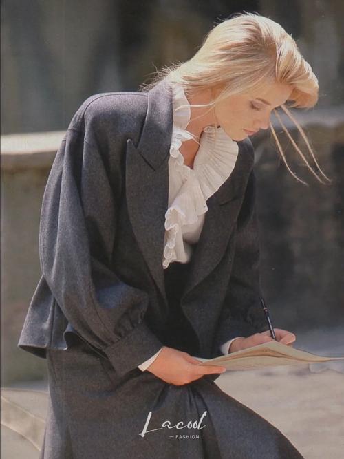 1980s outfits, literary style.