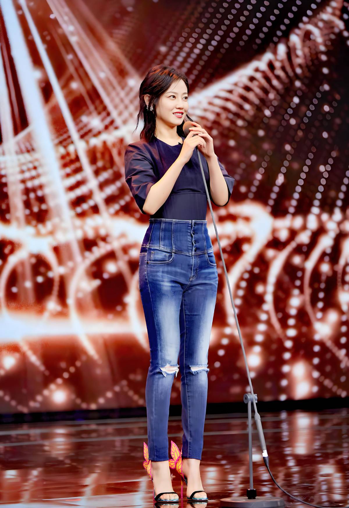Ripped high waist jeans
